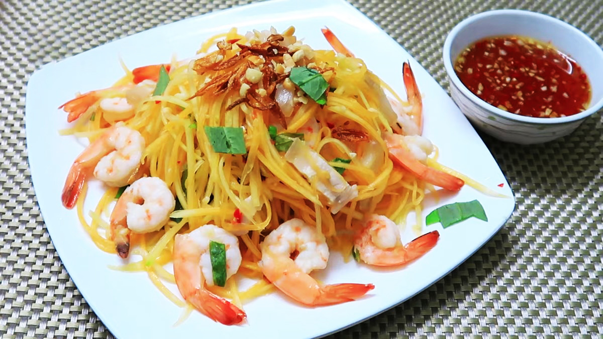 M&oacute;n nộm n&agrave;y đủ rau đủ thịt, kh&ocirc;ng g&acirc;y b&eacute;o m&agrave; c&ograve;n lợi đủ đường cho sức khỏe - Ảnh 1.