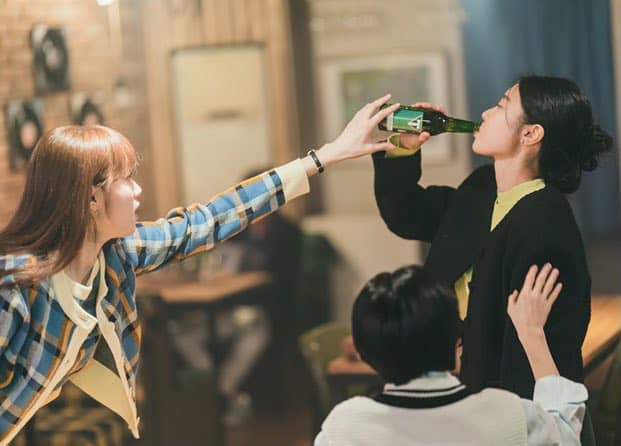 Thời trang của Lee Sung Kyung trong Shooting star: Chuyên nghiệp, thanh lịch mà vẫn nữ tính - Ảnh 4.