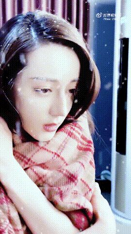 Ngu Giao Ky: Dich Le Nhiet Ba posted a photo of herself with make-up, she's beautiful, but her forehead is high, her hair is short, and she's too skinny - Photo 4.