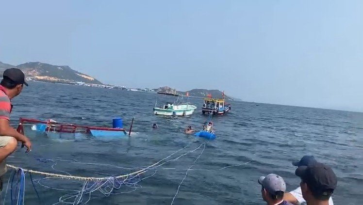 Khánh Hòa: Chìm tàu cá ở Tp.Cam Ranh, 3 người tử vong - Ảnh 1.