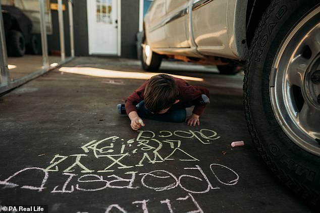 A 5-year-old boy who knows many languages ​​is likened to 