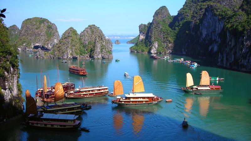 Khách đặt tour đi du lịch ầm ầm dịp lễ 30/4, giá tăng 30%, khách sạn 4-5 sao gần kín chỗ - Ảnh 1. Khách đặt tour đi du lịch ầm ầm dịp lễ 30/4, giá tăng 30%, khách sạn 4-5 sao gần kín chỗ - Ảnh 1.