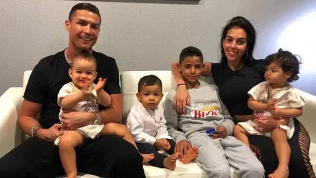 Cách dạy con đáng nể của ông bố 5 con Ronaldo: Muốn trở thành số 1 phải đổ mồ hôi, không bao giờ có thứ gì từ trên trời rơi xuống cả - Ảnh 1.