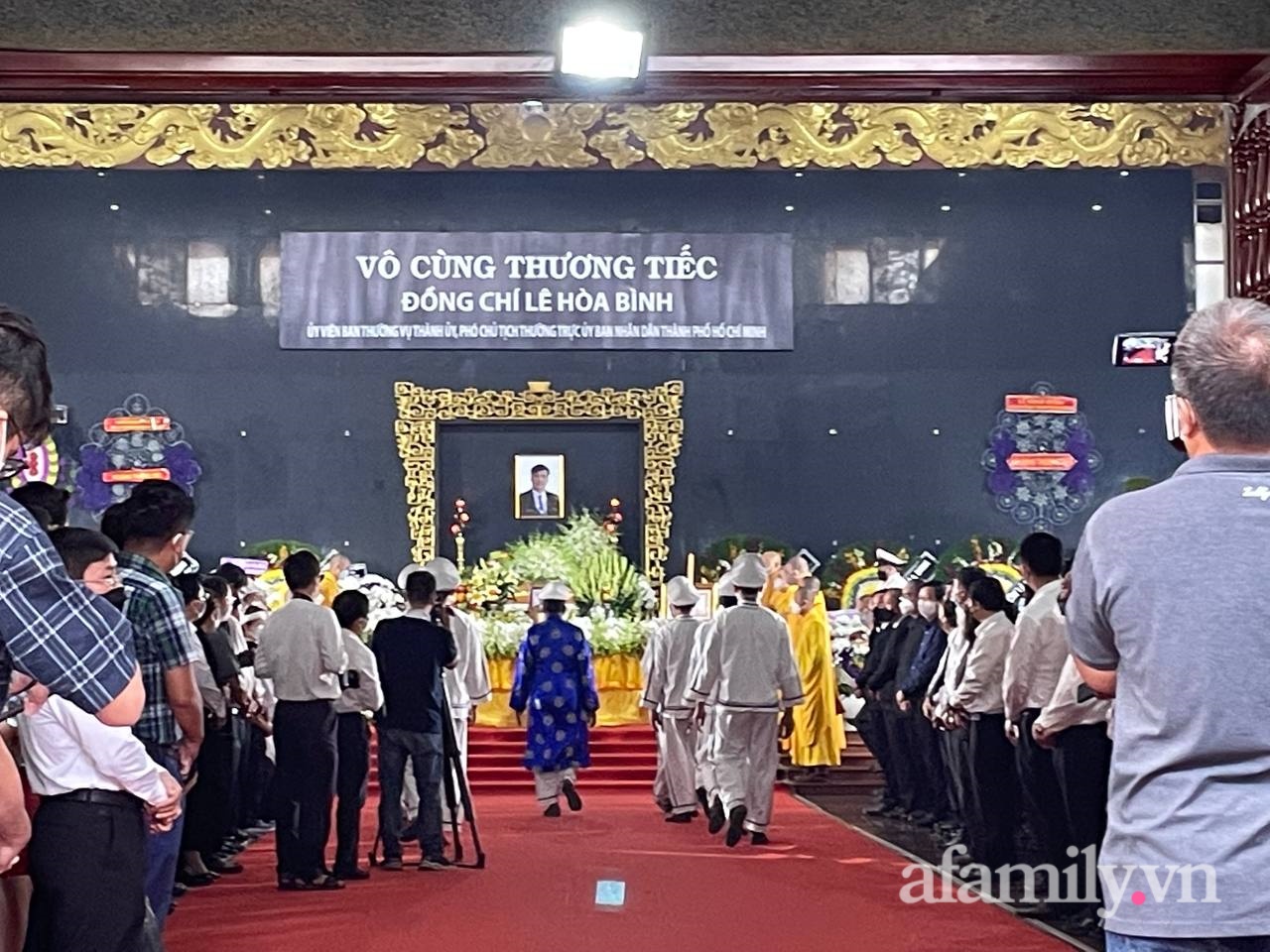 Lễ truy điệu và di quan Phó Chủ tịch UBND TP.HCM Lê Hòa Bình: Thương quý, vĩnh biệt người lãnh đạo tận tâm, người cha mẫu mực - Ảnh 2.