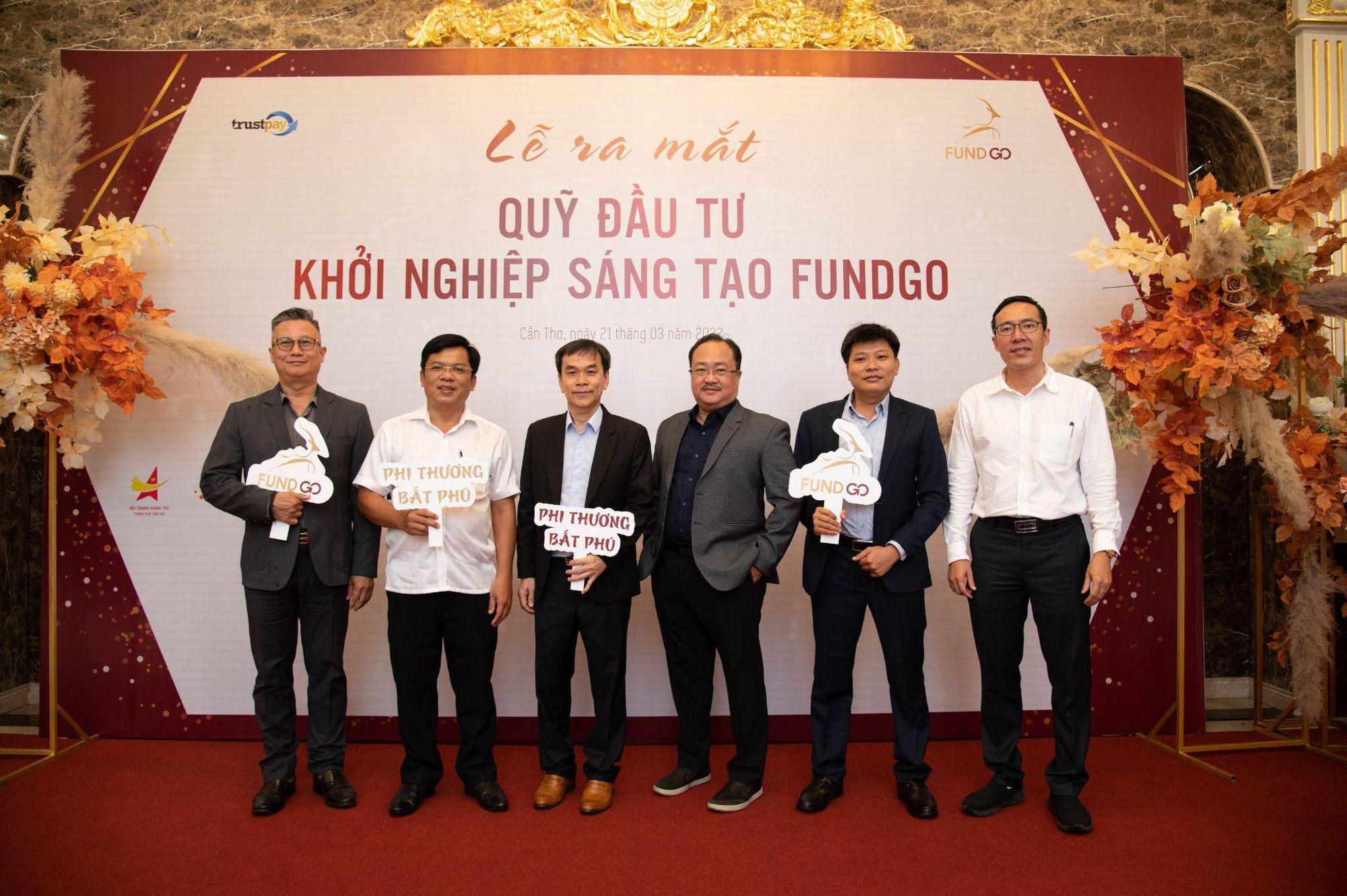 Chuyên gia tài chính Vương Lê Vĩnh Nhân: Sự linh hoạt là đồng minh tốt nhất giúp tôi cân bằng cuộc sống - Ảnh 1. Chuyên gia tài chính Vương Lê Vĩnh Nhân: Sự linh hoạt là đồng minh tốt nhất giúp tôi cân bằng cuộc sống - Ảnh 1.