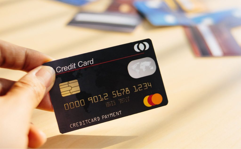 Không có quỹ khẩn cấp? Đây là cách sử dụng thẻ tín dụng của bạn một cách hiệu quả - Ảnh 2.