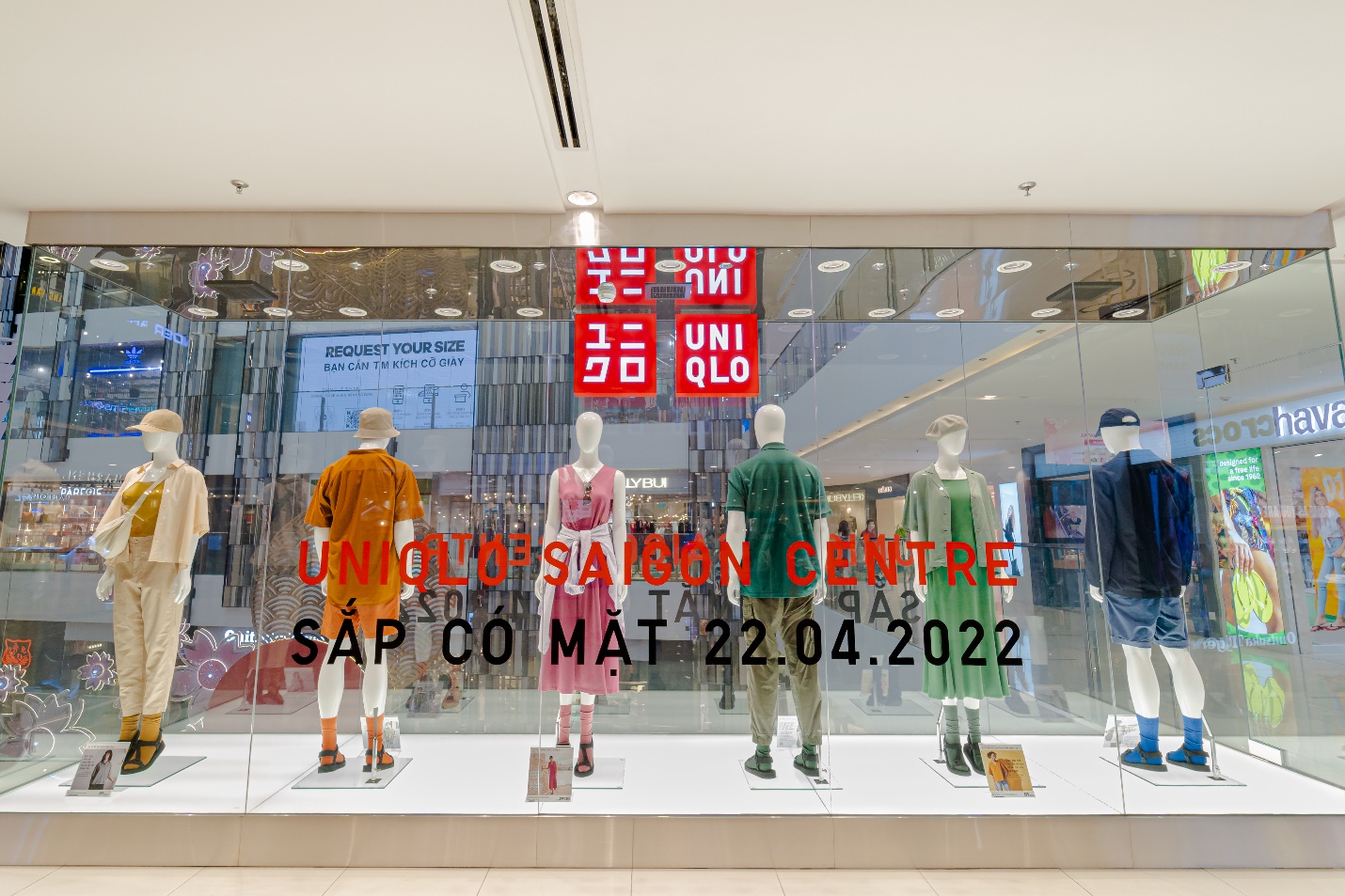 Ít ngày trước khai trương vào 22/4, cửa hàng UNIQLO Saigon Centre chiếm sóng với loạt visual “sang xịn mịn” - Ảnh 1.