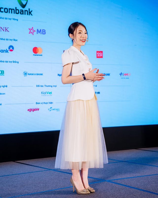 Tủ đồ đi làm của girl công sở Khánh Vy: Toàn thiết kế local brand xịn, váy áo bộ rẻ nhất cũng cỡ 1 triệu đồng - Ảnh 9.