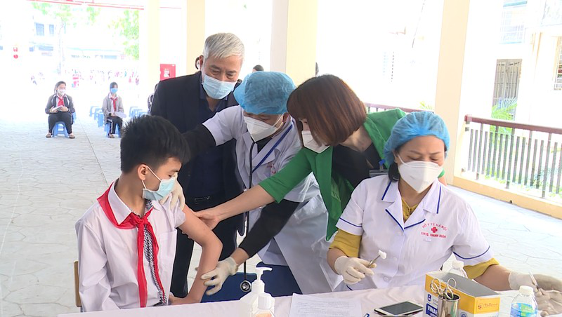 Hà Nội phát hiện thêm 980 ca mắc COVID-19, hơn 51.000 trẻ từ 5 đến dưới 12 tuổi đã tiêm vaccine - Ảnh 1.