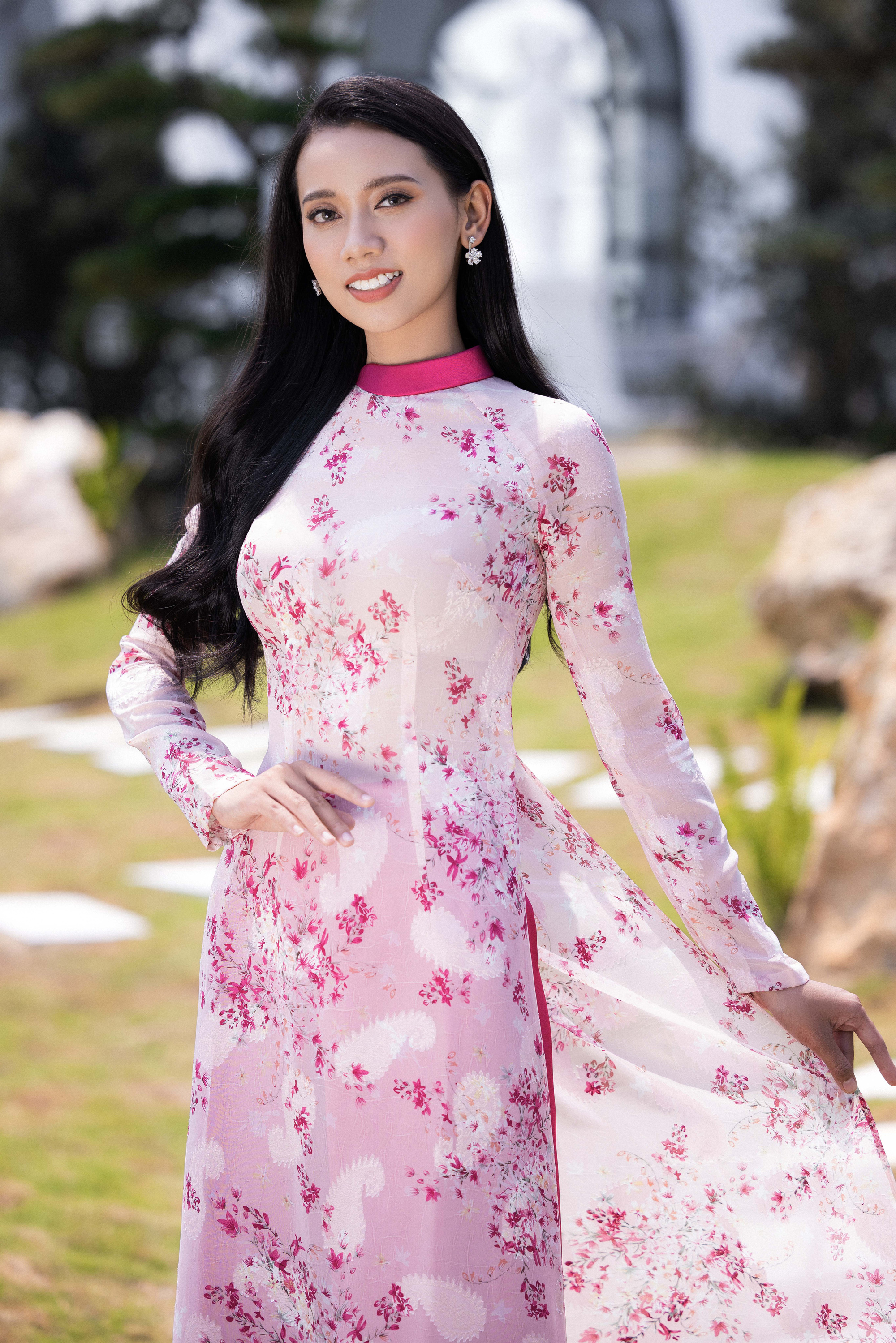 Nam Em cùng dàn thí sinh Hoa hậu Thế giới Việt Nam khoe sắc trong tà áo dài trước đêm Chung khảo quan trọng - Ảnh 4.