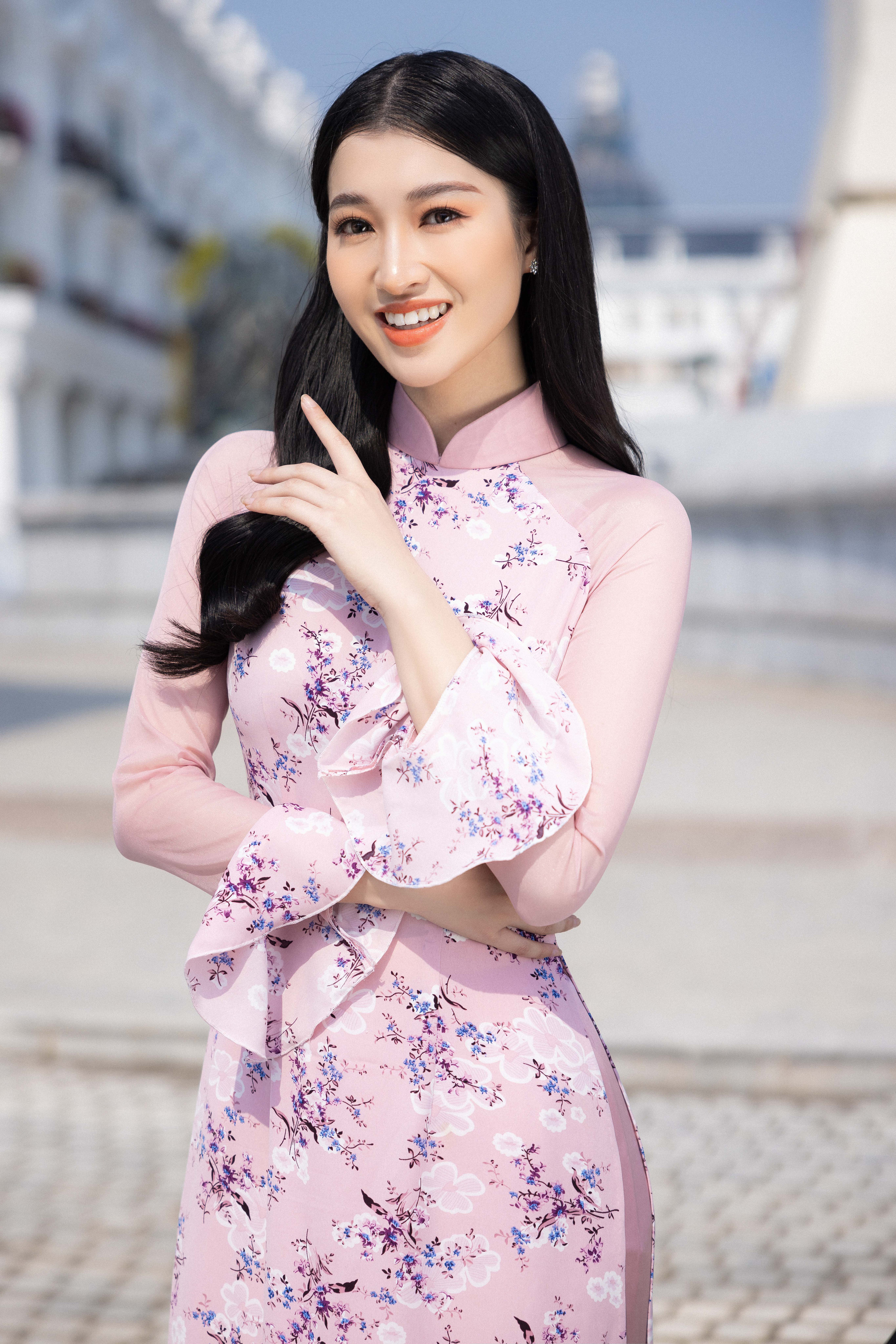 Nam Em cùng dàn thí sinh Hoa hậu Thế giới Việt Nam khoe sắc trong tà áo dài trước đêm Chung khảo quan trọng - Ảnh 8.