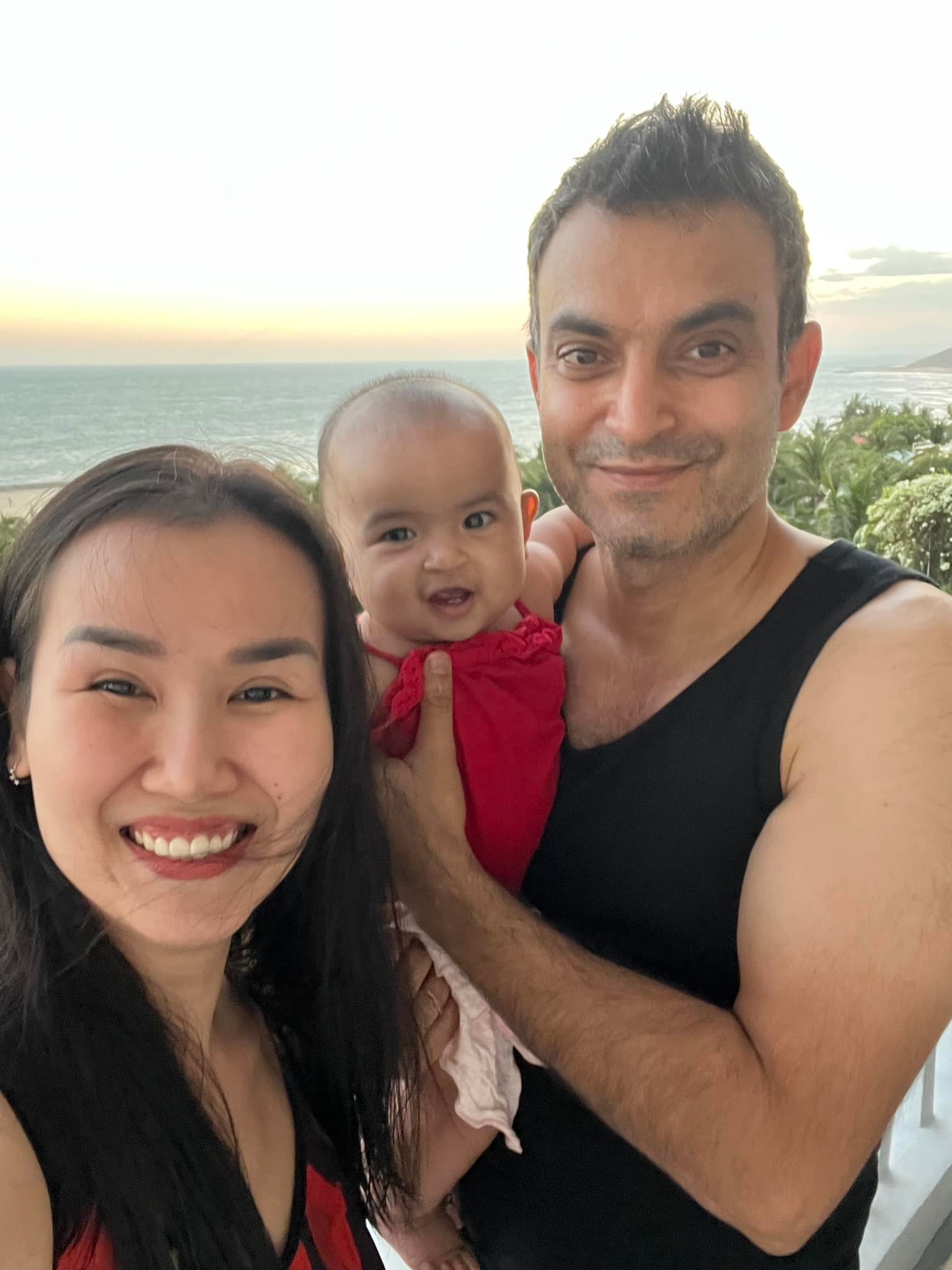 V&otilde; Hạ Tr&acirc;m ghen tị với chồng v&igrave; con g&aacute;i qu&aacute; giống ba, chồng Ấn liền chỉ ra đặc điểm Moon di truyền từ mẹ - Ảnh 2.