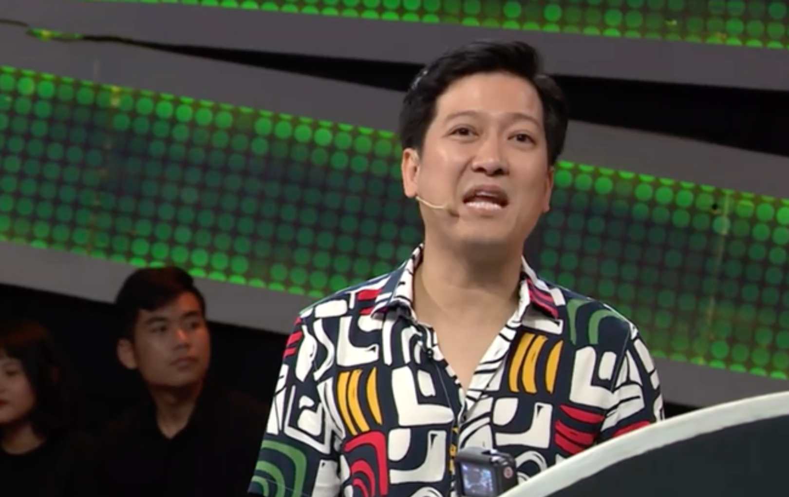 C&acirc;u đố tiếng Việt: C&aacute;i g&igrave; chặt kh&ocirc;ng đứt, bứt kh&ocirc;ng rời, phơi kh&ocirc;ng kh&ocirc;, đốt kh&ocirc;ng ch&aacute;y? Nghĩ m&atilde;i kh&ocirc;ng ra, nghe đ&aacute;p &aacute;n m&agrave; TIẾC H&Ugrave;I HỤI - Ảnh 1.