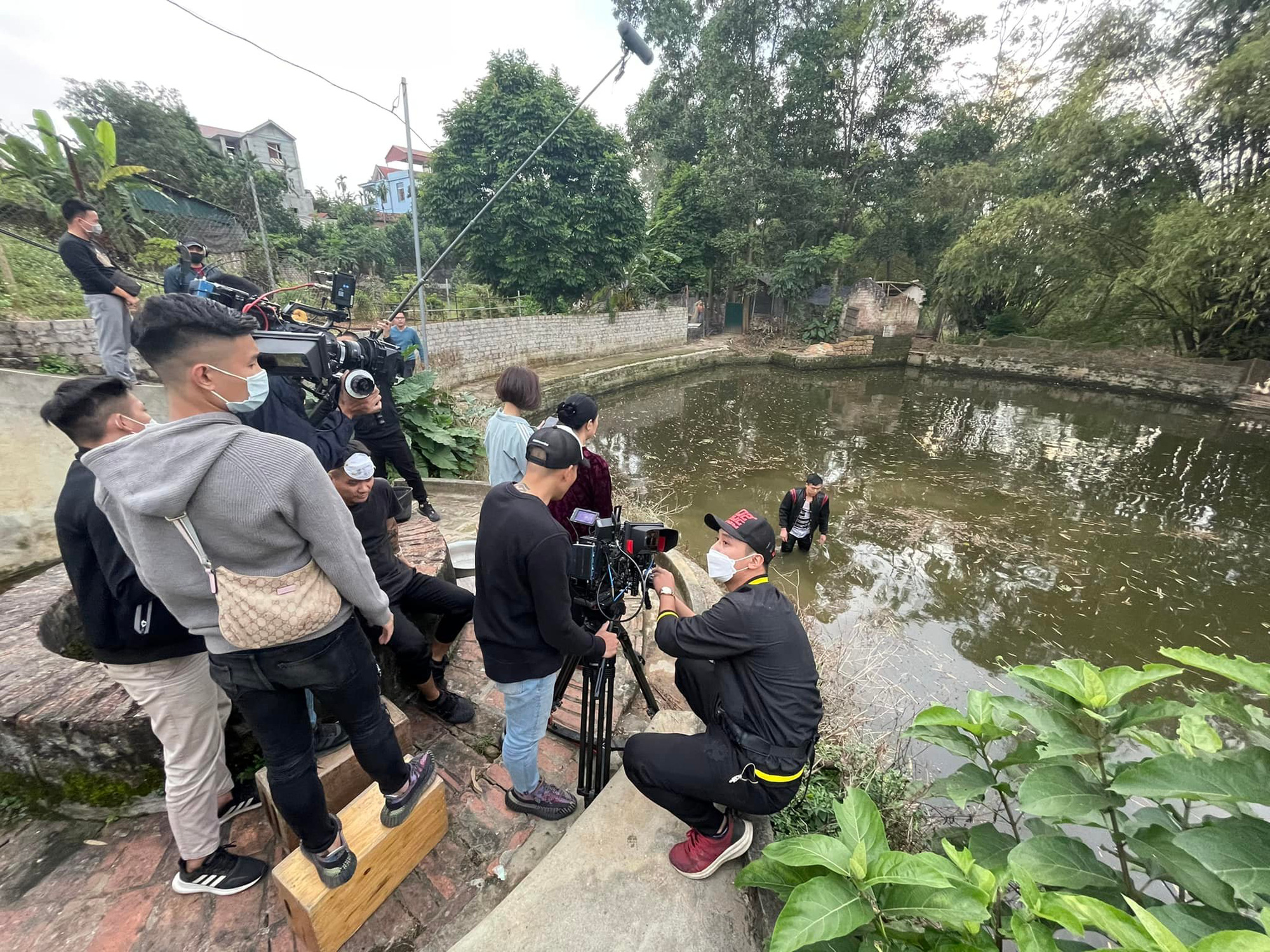 Lộ ảnh độc chưa từng lên sóng của Anh có phải đàn ông không, &quot;gia đình&quot; Hà Việt Dũng - Việt Hoa khiến fan bùi ngùi - Ảnh 7.