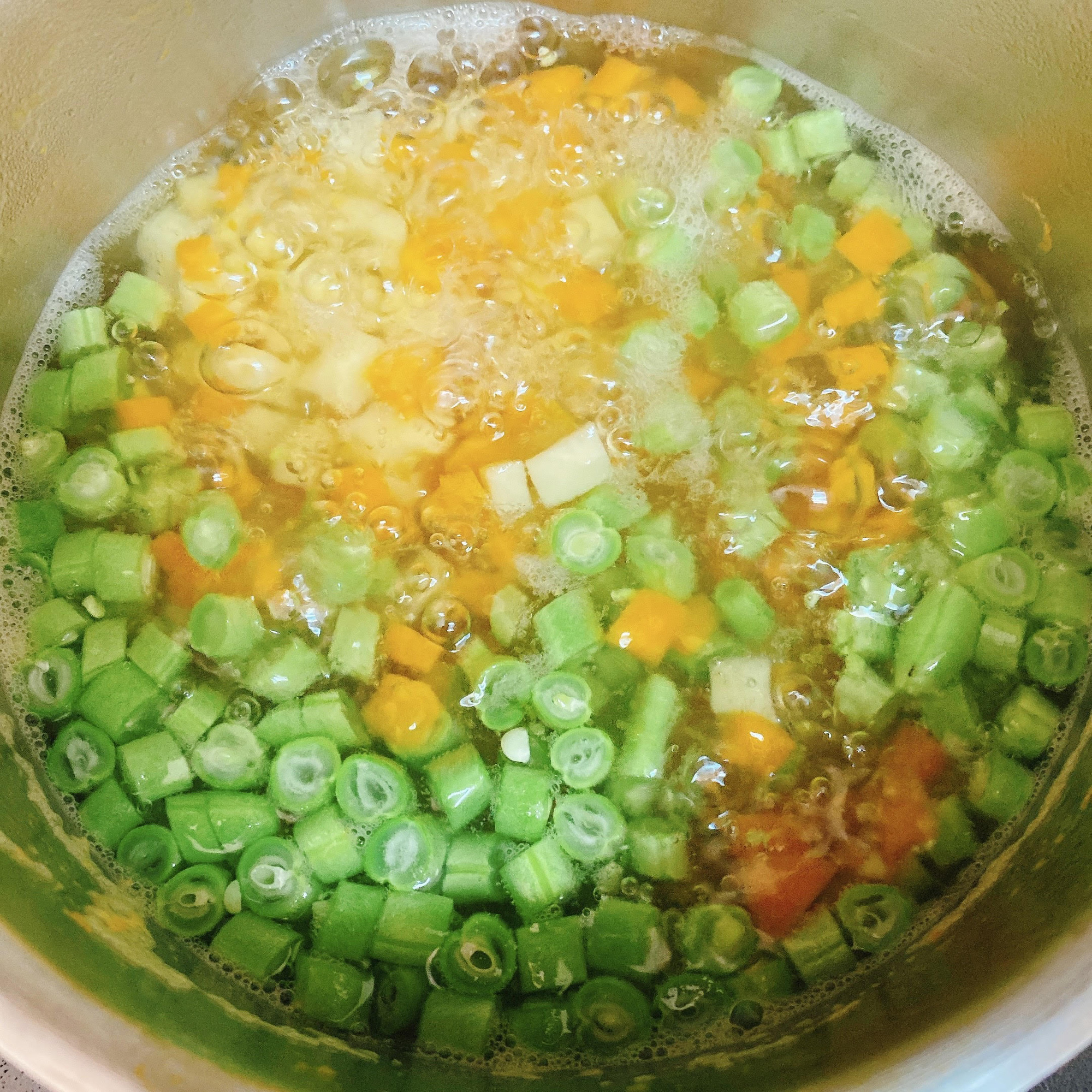 Cơm chi&ecirc;n với nguy&ecirc;n liệu n&agrave;y th&igrave; ăn chỉ no chứ kh&ocirc;ng ch&aacute;n, chị em nhất định phải tham khảo ngay! - Ảnh 2.