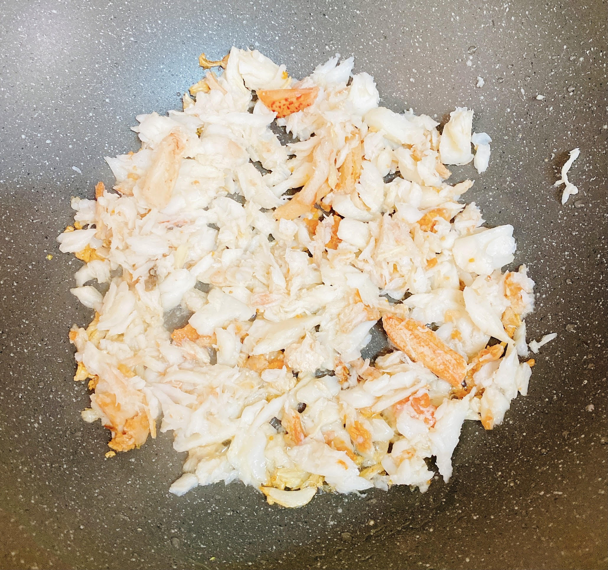 Cơm chi&ecirc;n với nguy&ecirc;n liệu n&agrave;y th&igrave; ăn chỉ no chứ kh&ocirc;ng ch&aacute;n, chị em nhất định phải tham khảo ngay! - Ảnh 4.