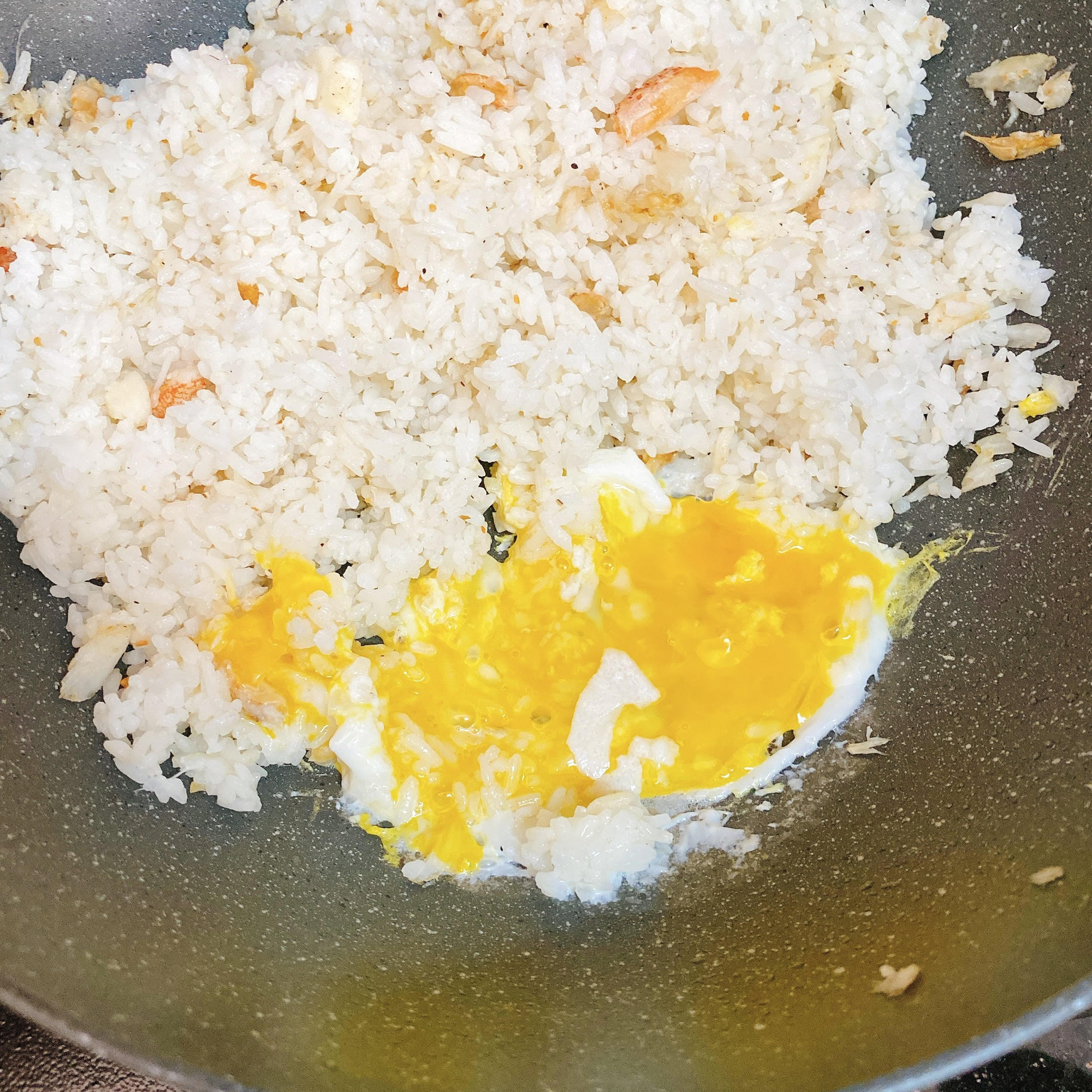 Cơm chi&ecirc;n với nguy&ecirc;n liệu n&agrave;y th&igrave; ăn chỉ no chứ kh&ocirc;ng ch&aacute;n, chị em nhất định phải tham khảo ngay! - Ảnh 6.