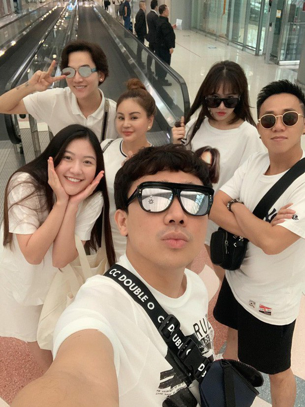 Hội bạn thân đình đám Vbiz: Gia đình Hoa Dâm Bụt coi nhau như ruột thịt, Hà Tăng có tình bạn triệu đô hơn một thập kỷ - Ảnh 9. Hội bạn thân đình đám Vbiz: Gia đình Hoa Dâm Bụt coi nhau như ruột thịt, Hà Tăng có tình bạn triệu đô hơn một thập kỷ - Ảnh 9.