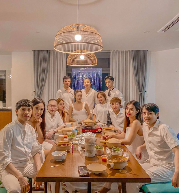 Hội bạn thân đình đám Vbiz: Gia đình Hoa Dâm Bụt coi nhau như ruột thịt, Hà Tăng có tình bạn triệu đô hơn một thập kỷ - Ảnh 5. Hội bạn thân đình đám Vbiz: Gia đình Hoa Dâm Bụt coi nhau như ruột thịt, Hà Tăng có tình bạn triệu đô hơn một thập kỷ - Ảnh 5.