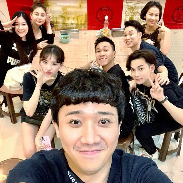Hội bạn thân đình đám Vbiz: Gia đình Hoa Dâm Bụt coi nhau như ruột thịt, Hà Tăng có tình bạn triệu đô hơn một thập kỷ - Ảnh 14. Hội bạn thân đình đám Vbiz: Gia đình Hoa Dâm Bụt coi nhau như ruột thịt, Hà Tăng có tình bạn triệu đô hơn một thập kỷ - Ảnh 14.
