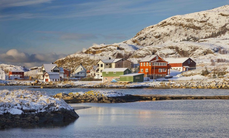 Hòn đảo nhỏ “ngưng đọng thời gian” ở Na Uy: Không có khái niệm ngày - đêm, hơn 350 dân sinh sống nhưng không bao giờ đeo đồng hồ - Ảnh 4.
