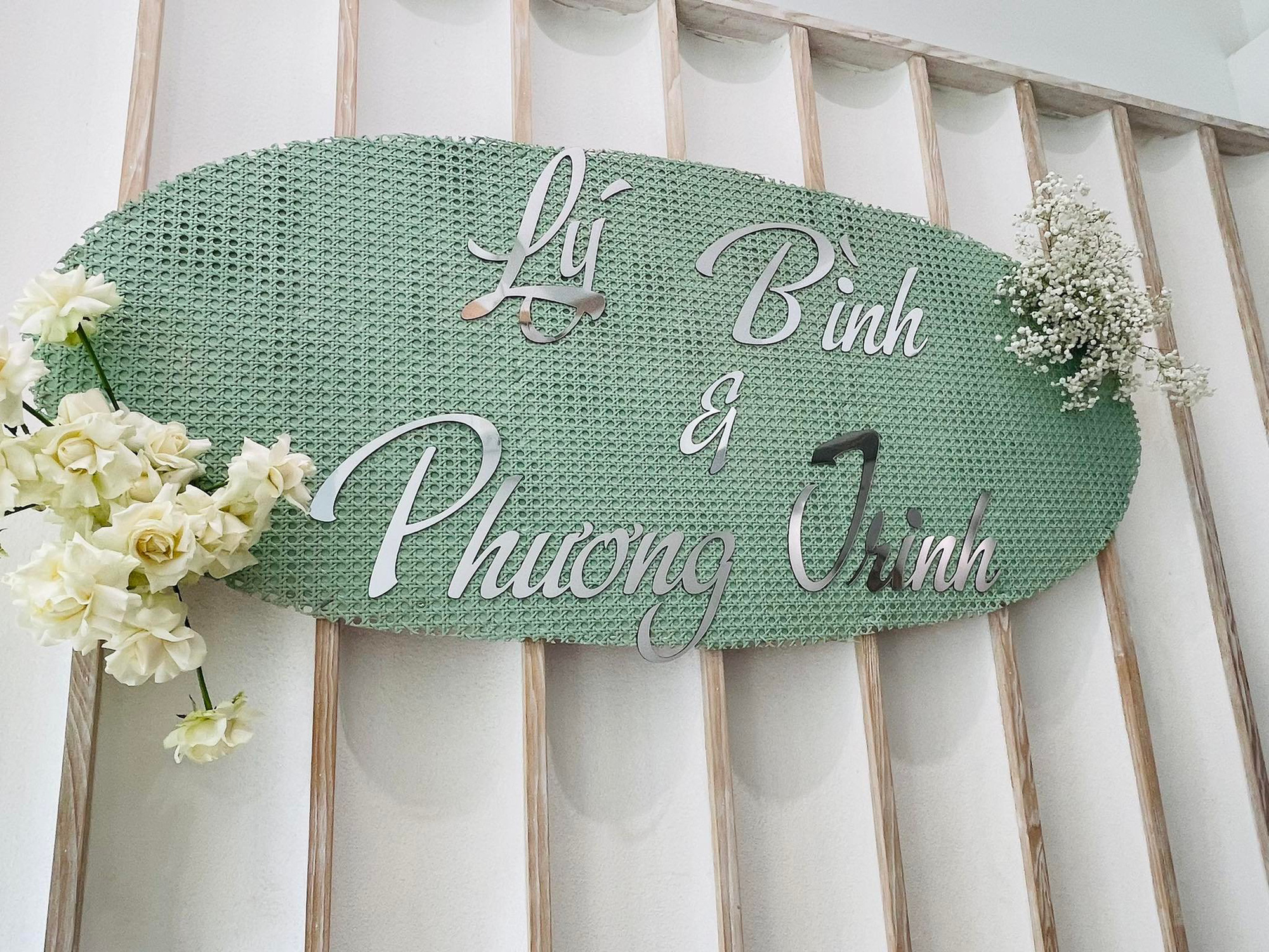 Đám cưới Phương Trinh Jolie - Lý Bình: Nhà riêng trang hoàng đầy hoa tươi, tông màu cưới xanh mint quá xinh - Ảnh 3.