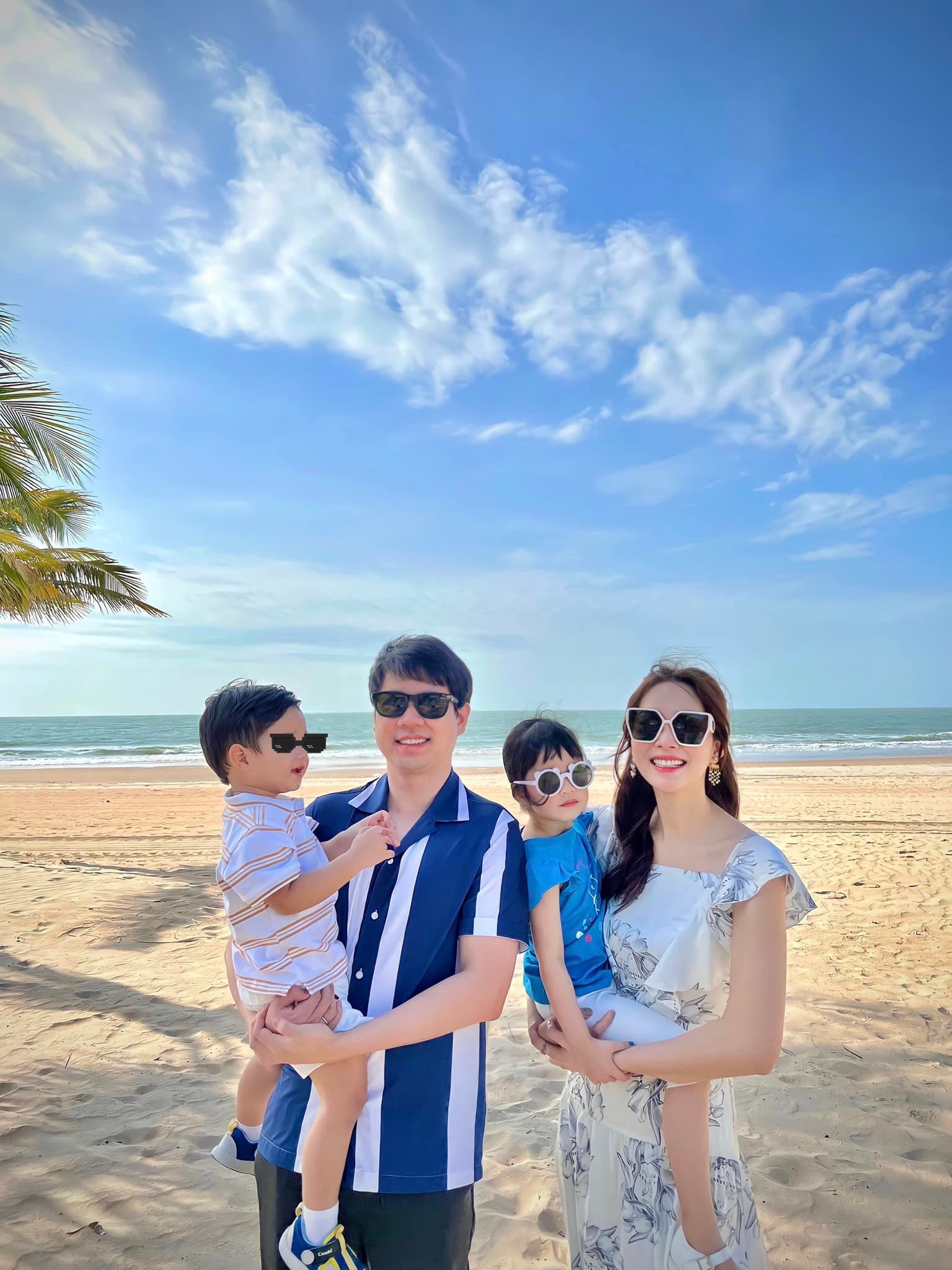 What to wear to the beach?  See Vietnamese stars immediately come up with 12 ideas to dress up for super beautiful virtual live photos - Photo 9.