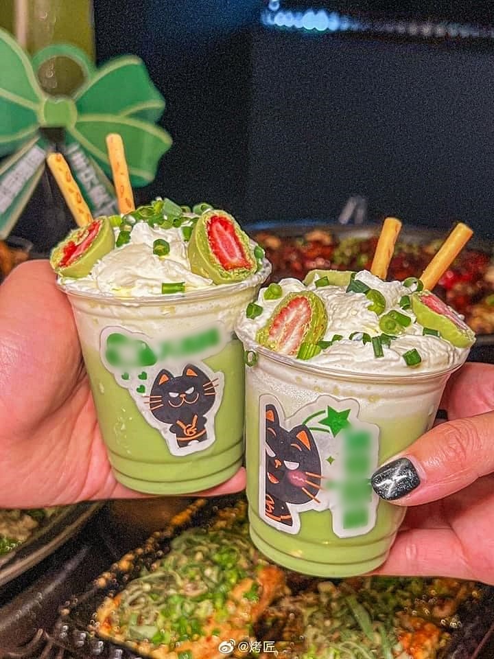 Matcha đá xay topping ngập hành - món giải nhiệt mùa hè đang khiến cư dân mạng "khóc thét" - Ảnh 5. matcha đá xay hành