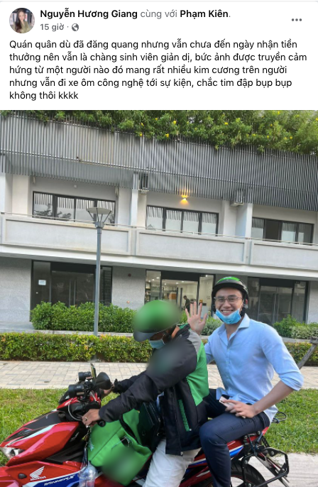 Huong Giang posted a photo of Van Kien riding a motorbike taxi after becoming the Champion, Xuan Lan reminded the case that Pharmacist Tien was criticized for alum - Photo 2.