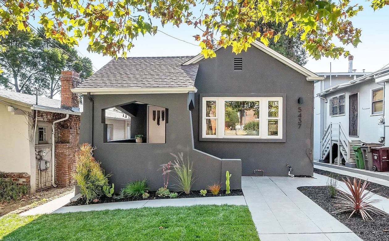 Modern house with small and beautiful facade, gray outside, bright and modern interior space - Photo 1.