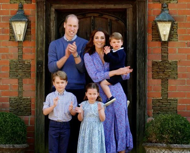 The Queen of England's Platinum Celebration: Revealing the special position of the 3 children of Princess Kate's family, Meghan and her husband are not - Photo 1.