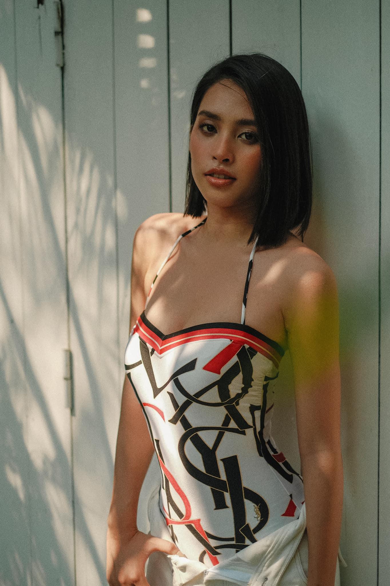Hoa hậu Tiểu Vy diện áo tắm cut-out khoe đường cong nóng 'bỏng mắt' - Ảnh 7.