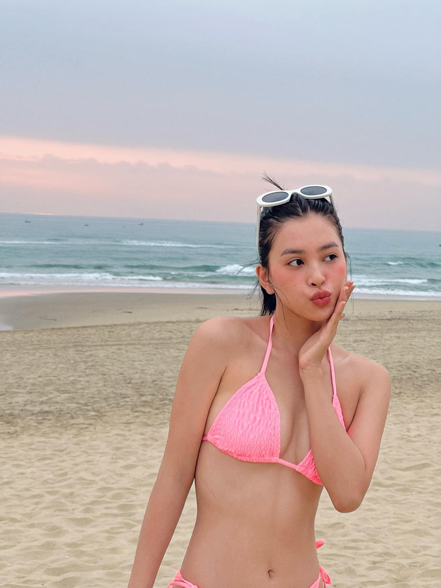 Hoa hậu Tiểu Vy diện áo tắm cut-out khoe đường cong nóng 'bỏng mắt' - Ảnh 6.