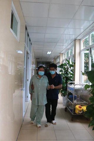 Chỉ tê hai chân, người phụ nữ Nam Định 'bỗng chốc' vừa mù vừa liệt vì căn bệnh nguy hiểm - Ảnh 3.