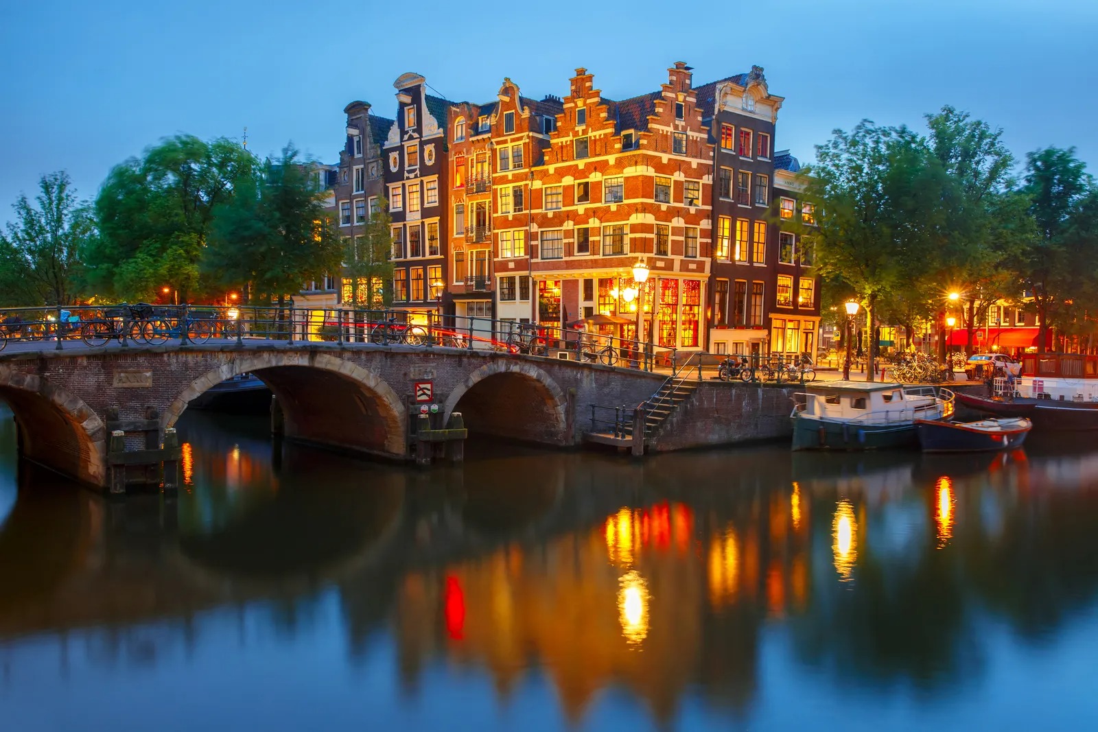 The 20 most beautiful roads on the planet: Once you step in, you don't want to get out, it's so beautiful to forget the way back is real! - Photo 19. Brouwersgracht Canal, Amsterdam, Netherlands