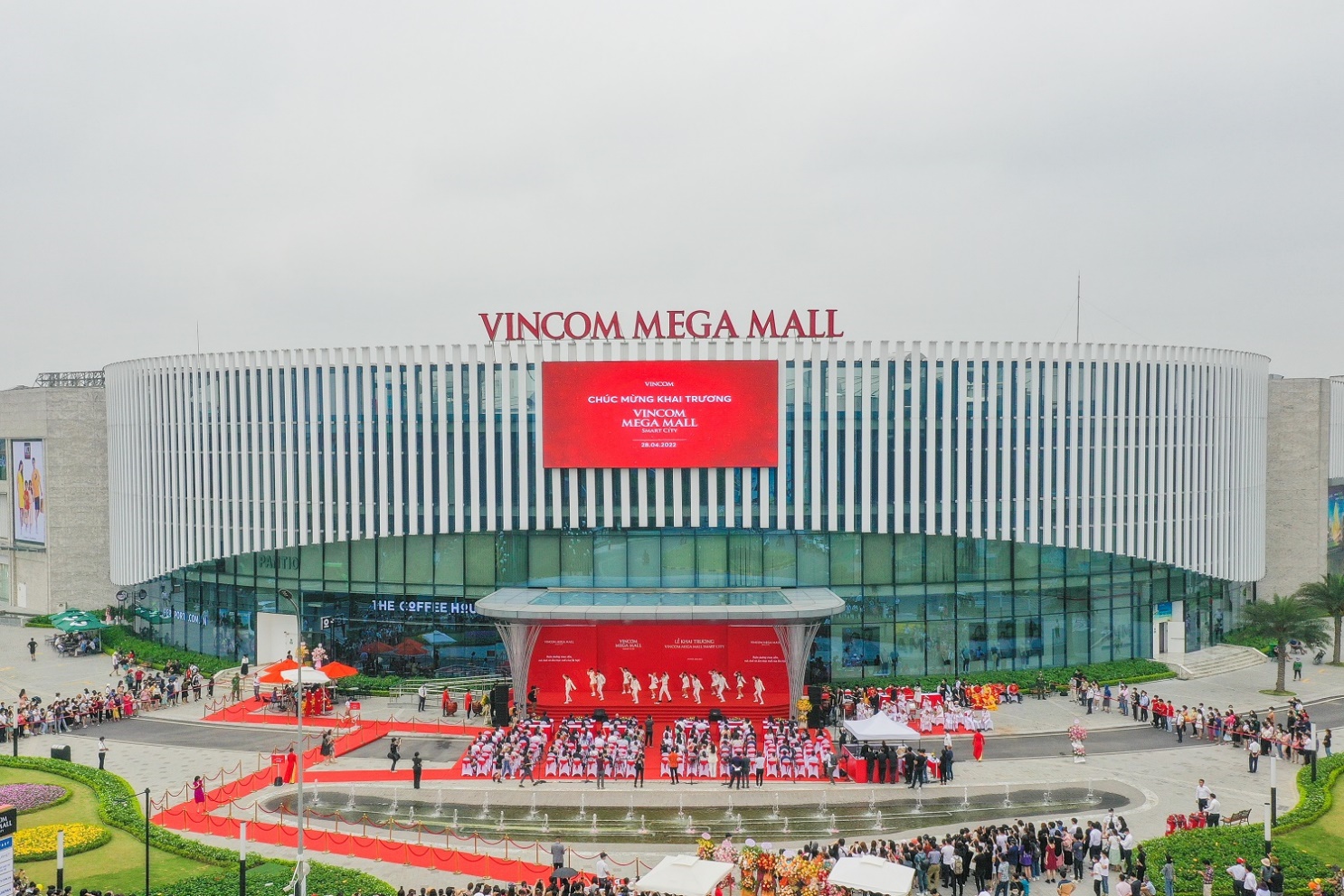 Khai trương TTTM “Thế hệ mới” Vincom Mega Mall Smart City - Ảnh 1.