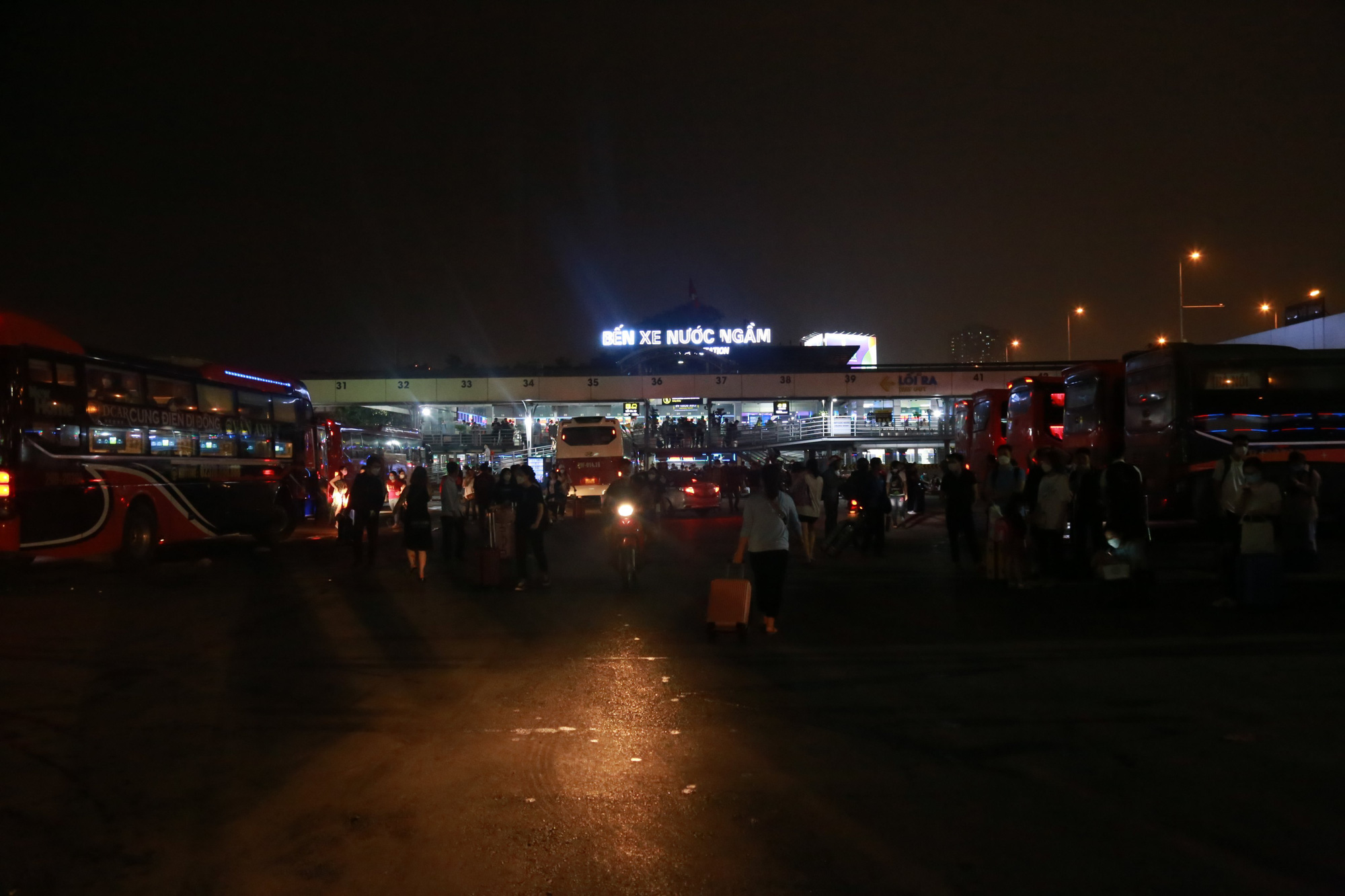 Hanoi: Near midnight, people are still 