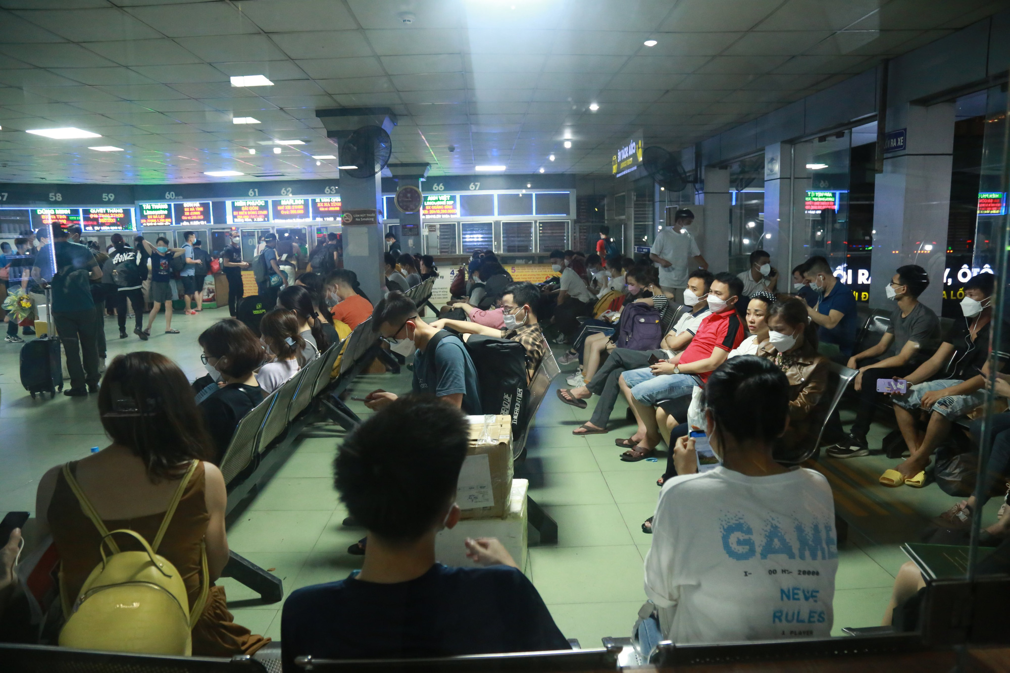 Hanoi: Near midnight, people are still 