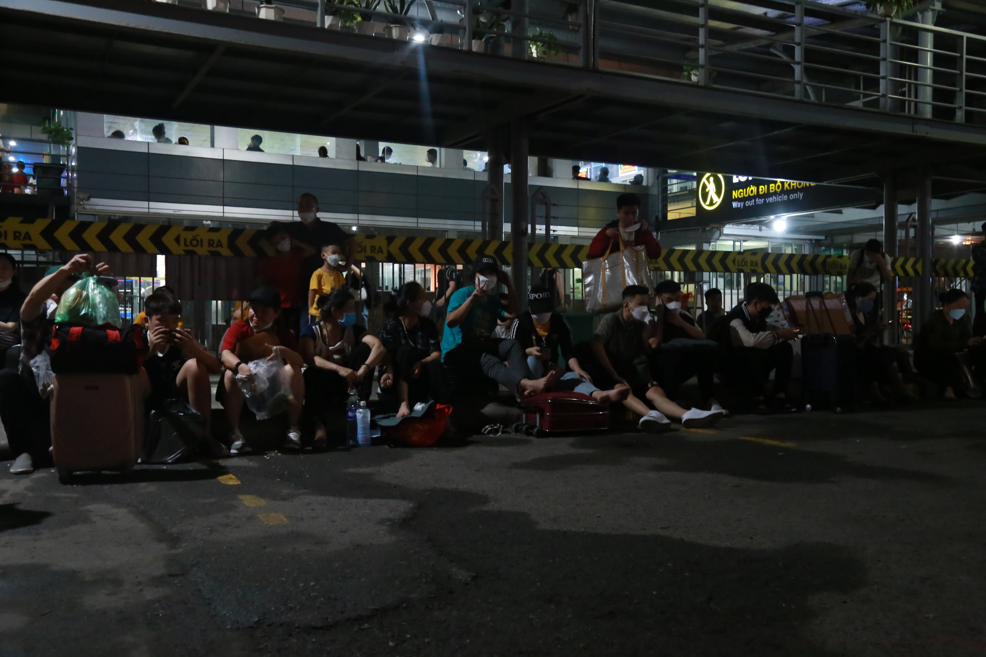 Hanoi: Near midnight, people are still 