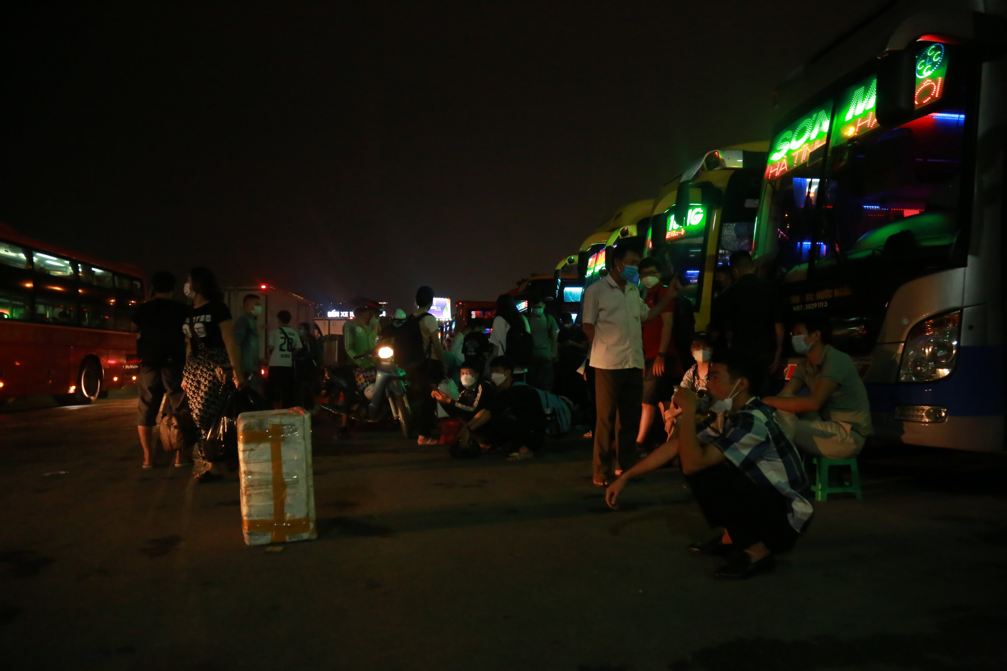 Hanoi: Near midnight, people are still 