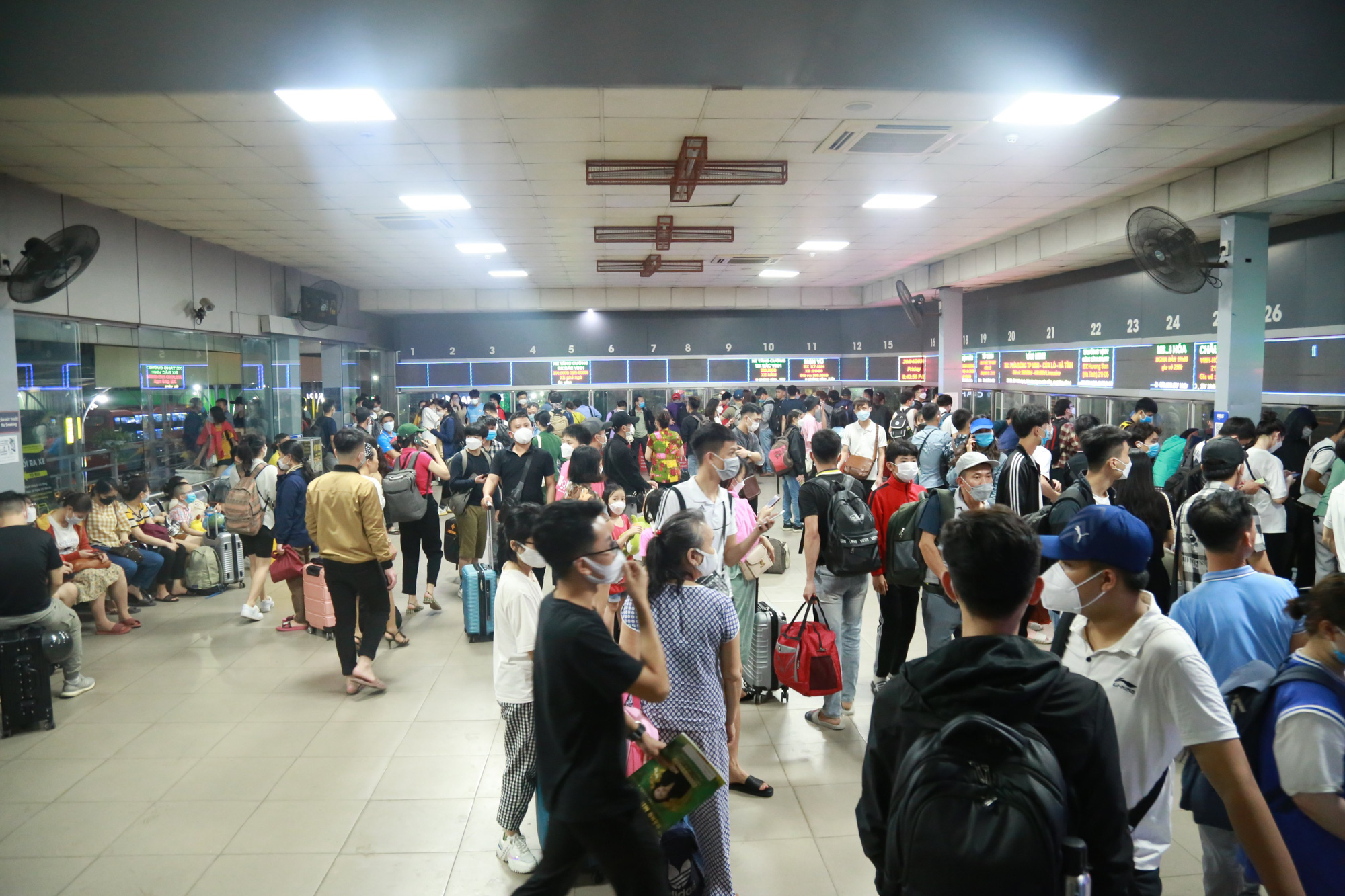 Hanoi: Near midnight, people are still 