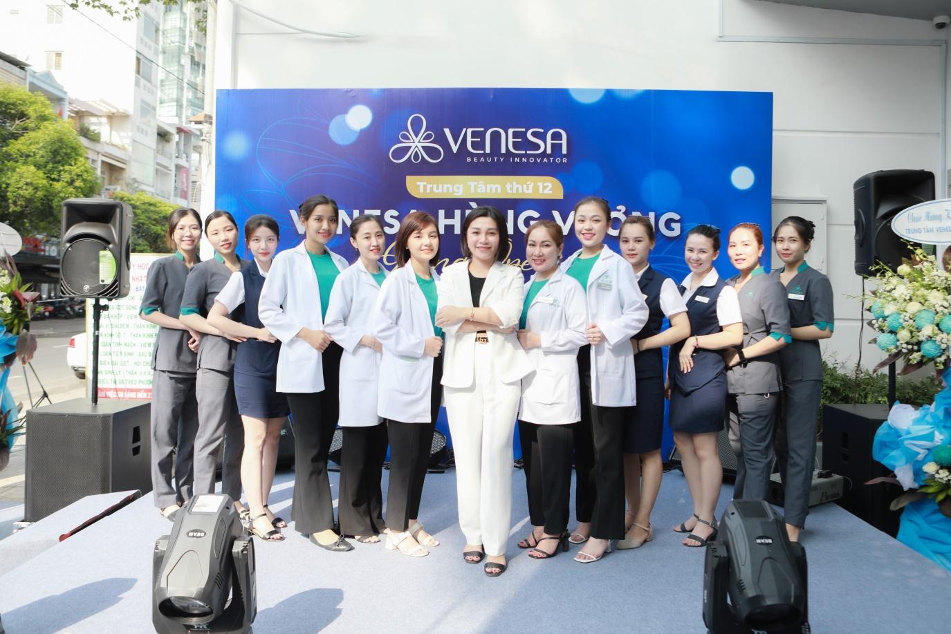 Venesa ra mắt trung tâm chăm sóc sắc đẹp thứ 12 - Ảnh 2. Venesa ra mắt trung tâm chăm sóc sắc đẹp thứ 12 - Ảnh 2.