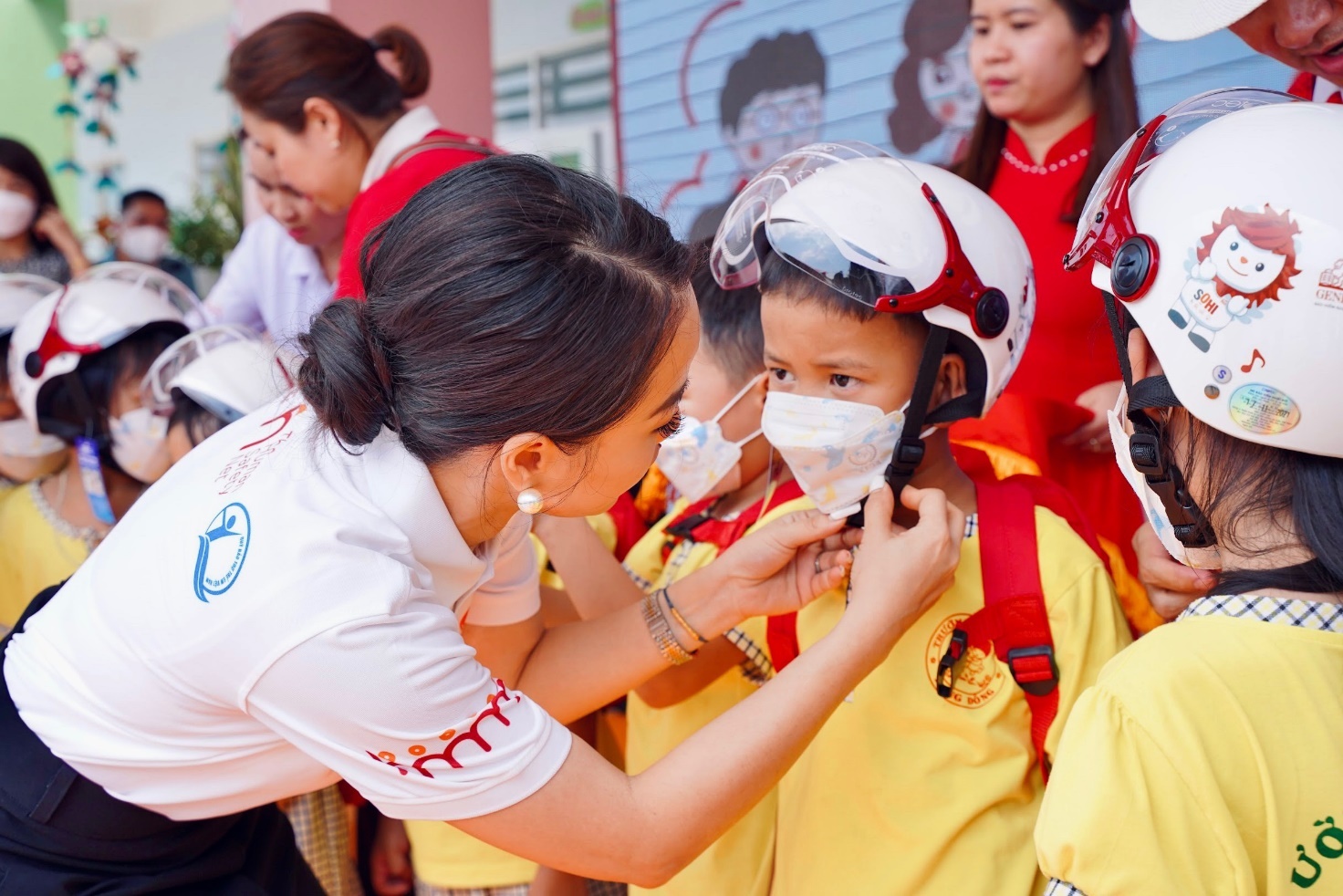 Generali, Quỹ Bảo trợ trẻ em Việt Nam và NSƯT Xuân Bắc mang kiến ​​thức nuôi dạy con đến hàng trăm gia đình Quảng Nam - Ảnh 3.
