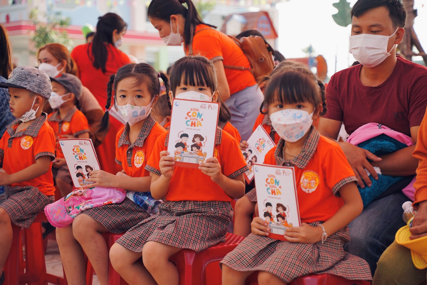 Generali, Quỹ Bảo trợ trẻ em Việt Nam và NSƯT Xuân Bắc mang kiến ​​thức nuôi dạy con đến hàng trăm gia đình Quảng Nam - Ảnh 4.