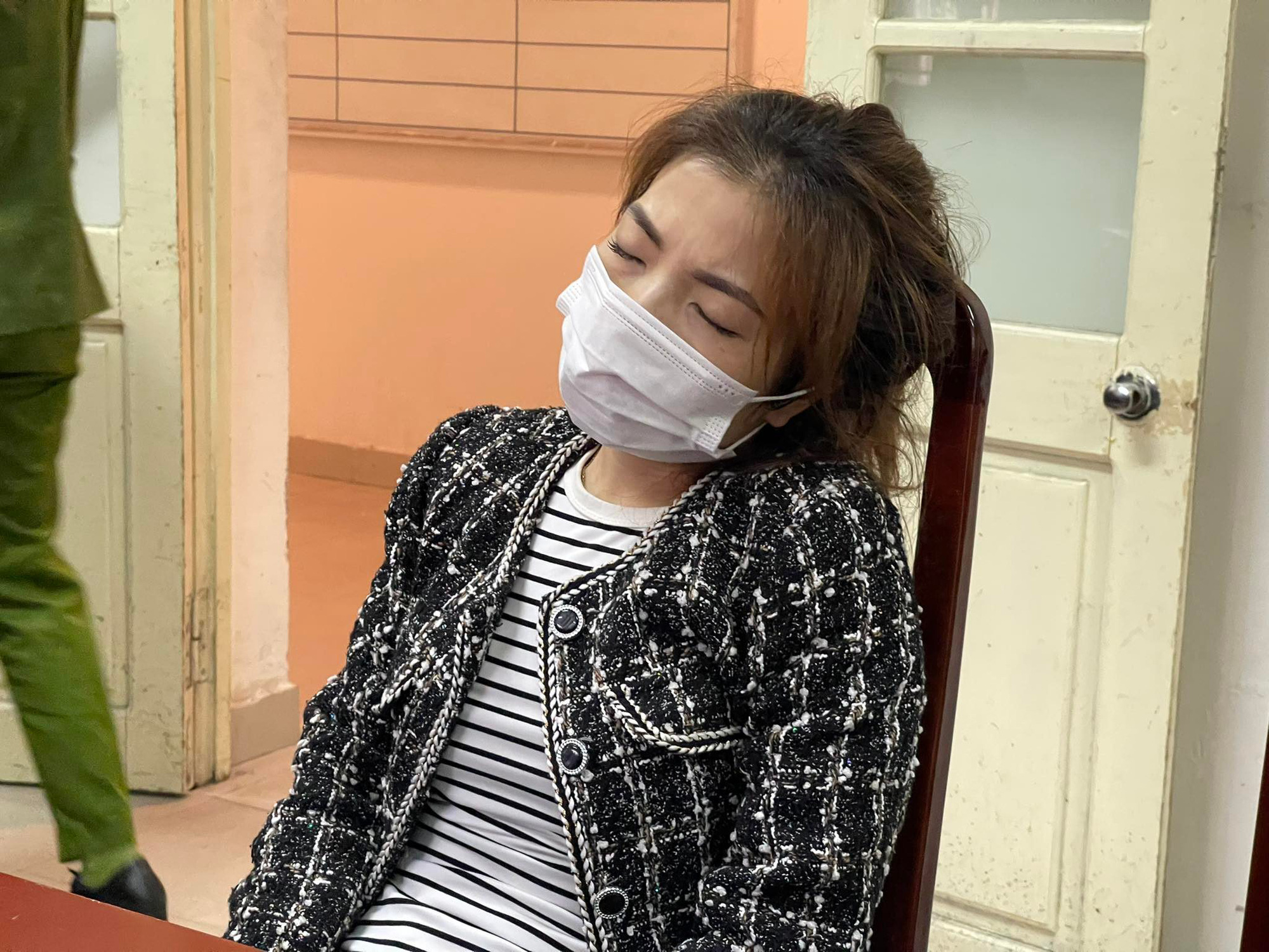 Nữ nghi phạm đốt nhà trọ ở Phú Đô đã ly thân chồng, chủ nhà trọ tiết lộ thêm nhiều thông tin chi tiết - Ảnh 1. Nữ nghi phạm đốt nhà trọ ở Phú Đô đã ly thân chồng, chủ nhà trọ tiết lộ thêm nhiều thông tin chi tiết - Ảnh 1.