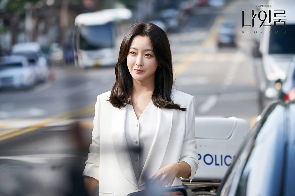 Top 5 tạo hình đẹp nhất của Kim Hee Sun: Khí chất ngời ngời, thời trang &quot;đỉnh của chóp&quot; - Ảnh 1.