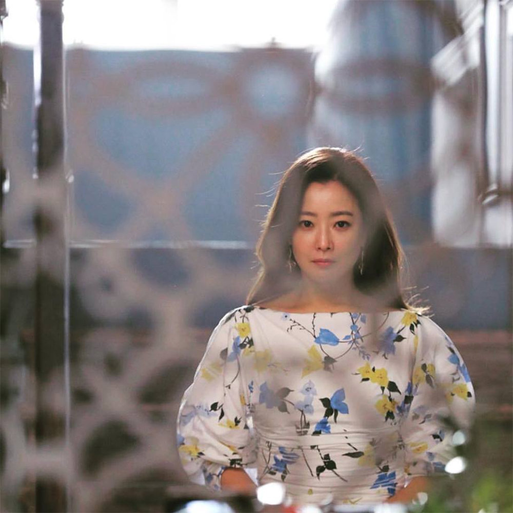 Top 5 tạo hình đẹp nhất của Kim Hee Sun: Khí chất ngời ngời, thời trang &quot;đỉnh của chóp&quot; - Ảnh 15.