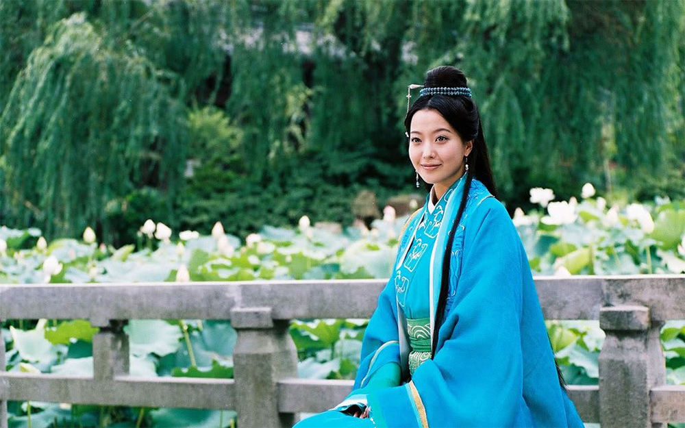 Top 5 tạo hình đẹp nhất của Kim Hee Sun: Khí chất ngời ngời, thời trang &quot;đỉnh của chóp&quot; - Ảnh 7.