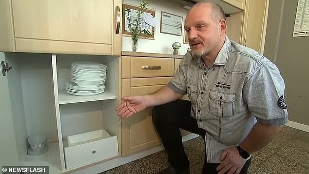 Buy a cheap old kitchen cabinet to save money, the man is 