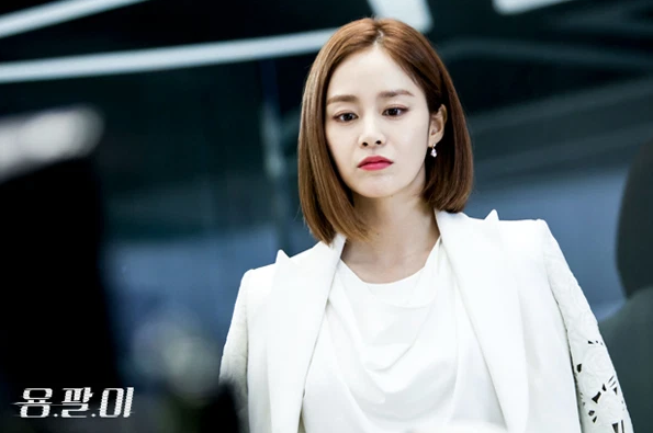 "Điên nữ" Seo Ye Ji và biểu cảm "lạnh băng" trông cực đáng sợ trong phim mới: Nhưng so với Kim Tae Hee của Yong Pal thì sao? - Ảnh 4. "Điên nữ" Seo Ye Ji và biểu cảm "lạnh băng" trông cực đáng sợ trong phim mới: Nhưng so với Kim Tae Hee của Yong Pal thì sao? - Ảnh 4.